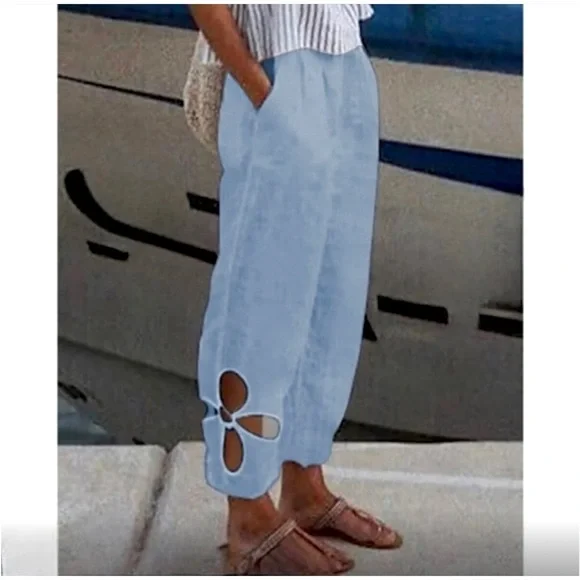 Beach Tide Pants, High-Rise with a 70’s Vibe Flower-Cutout, S, Light Blue - Picture 3 of 5